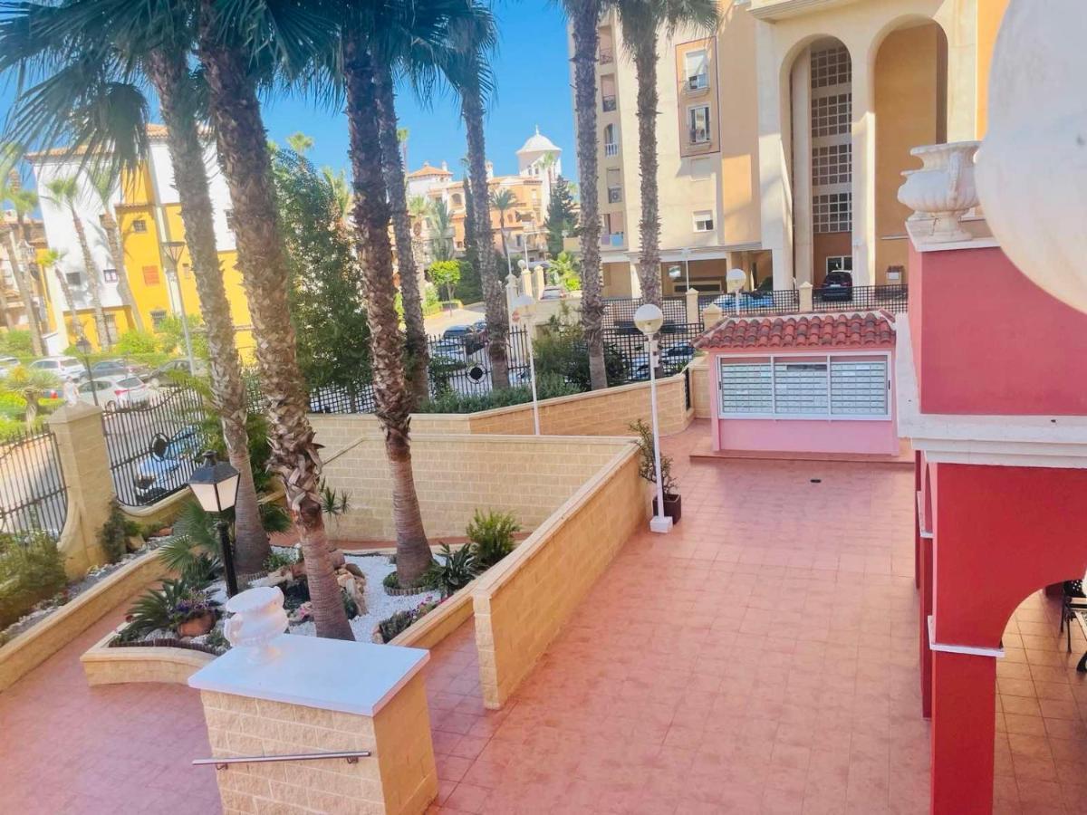 Beach Apartament In 또레비에하 외부 사진