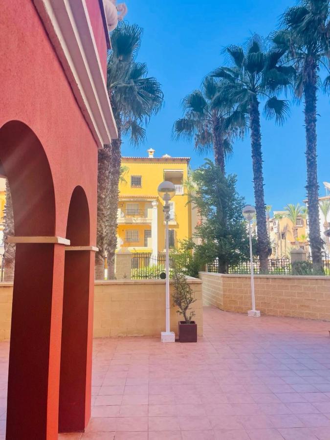 Beach Apartament In 또레비에하 외부 사진